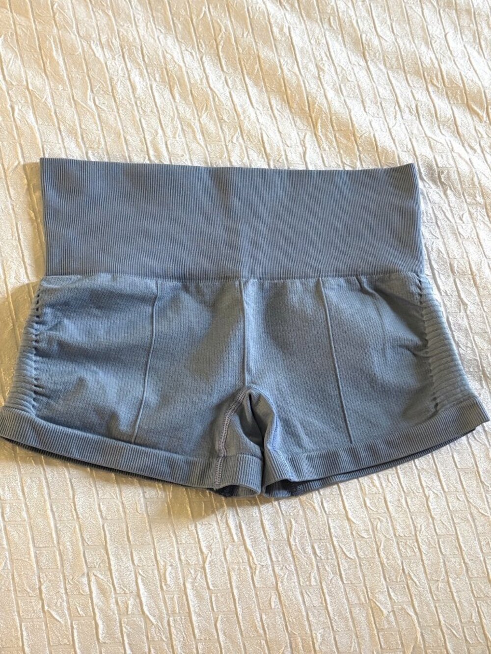 Like New Lululemon In The Flow 2" Shorts Lt Blue Seamless Yoga Pilates Gym 4